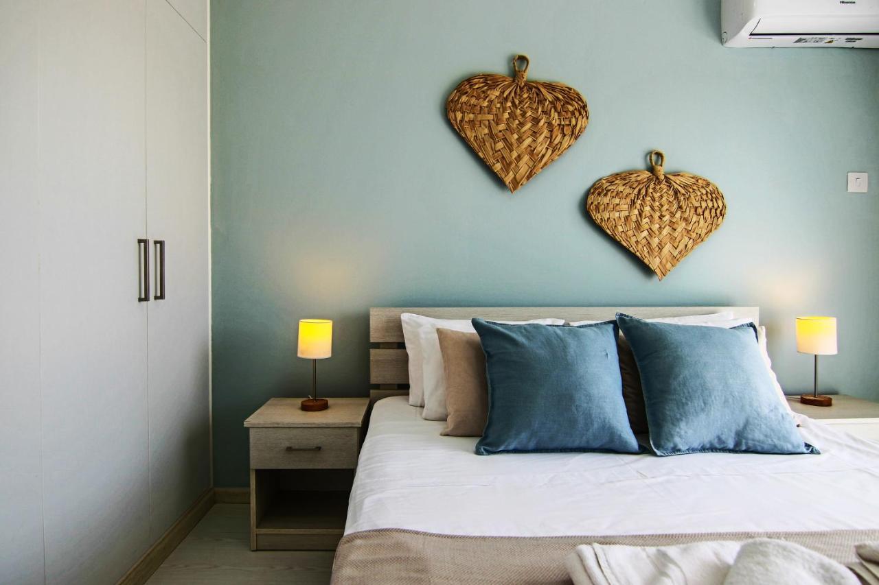 Phaedrus Living: View Fountain Court 113 Apartament